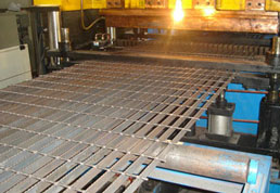 鍍鋅鋼格板車(chē)間